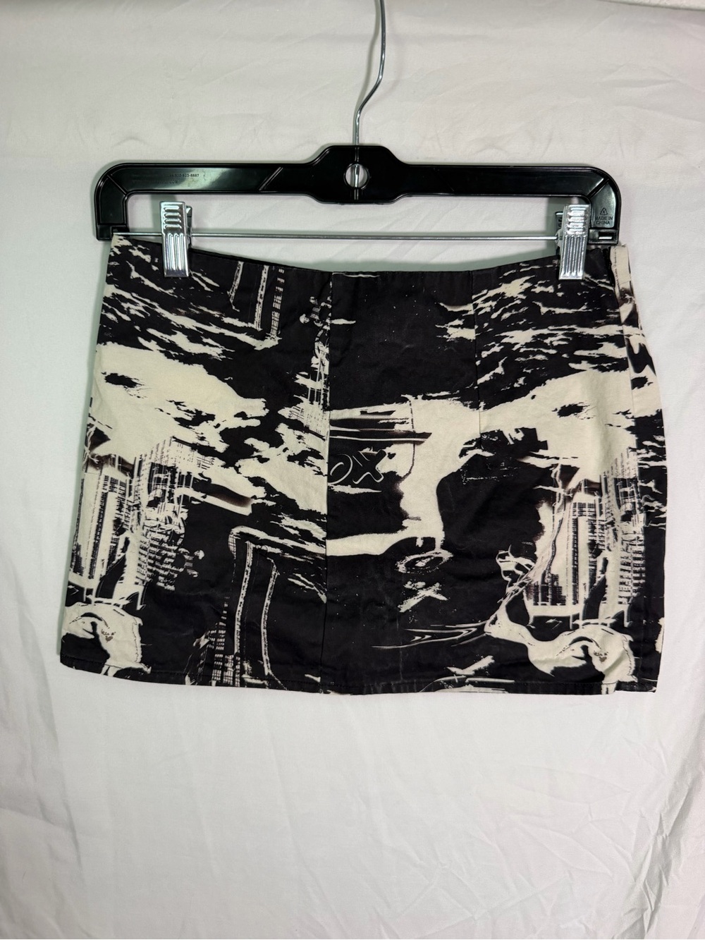 White Fox Boutique Black and Cream Abstract Mini Skirt